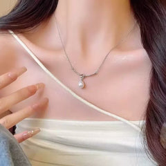 Ladies Necklace Pearl Curve